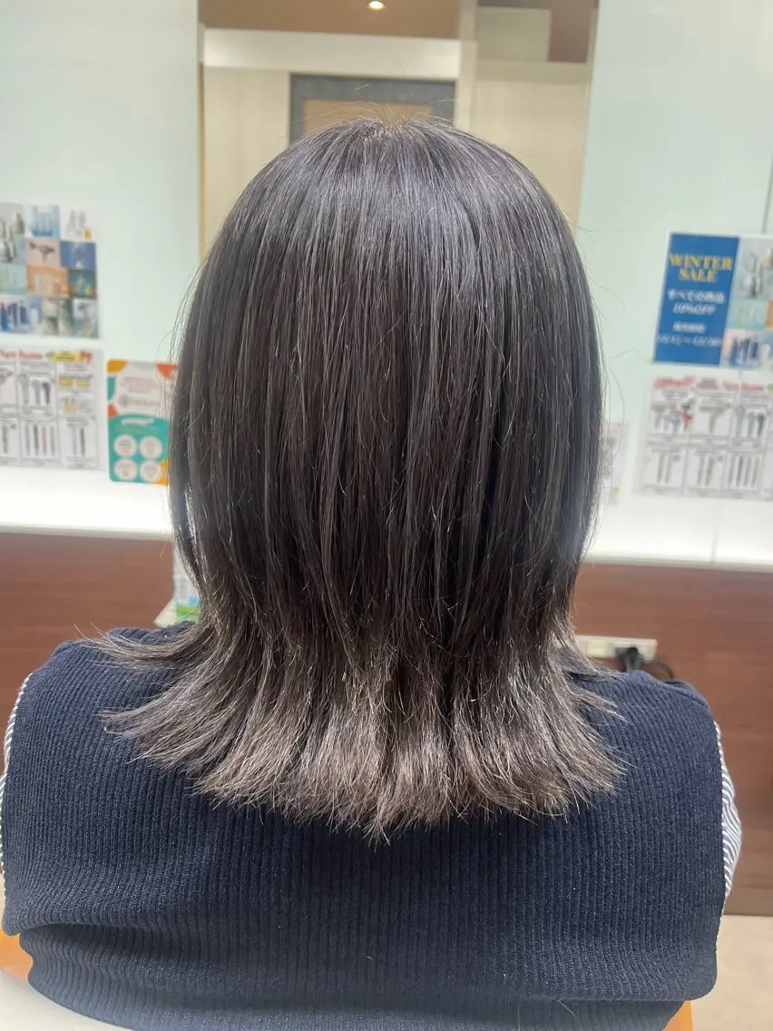 ミディアム moe 美髪矯正 さらさらストレートのヘアスタイル