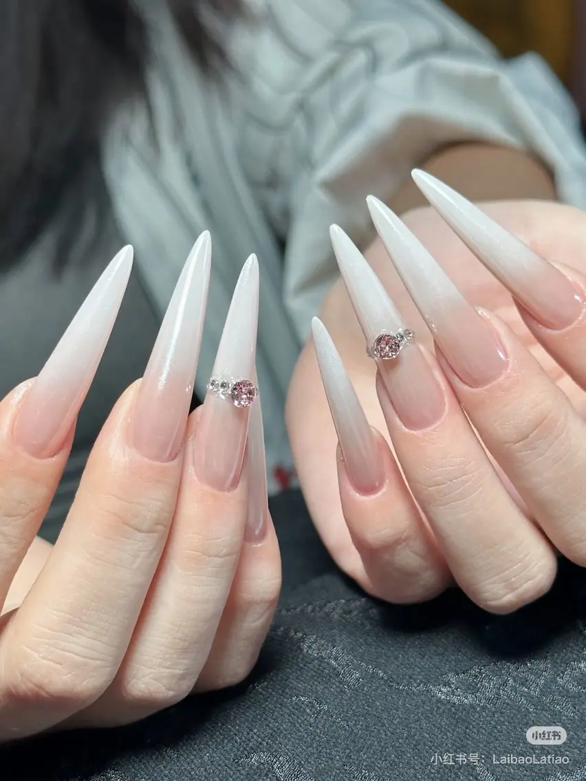 ネイル VELA ネイルサロンのネイルデザイン