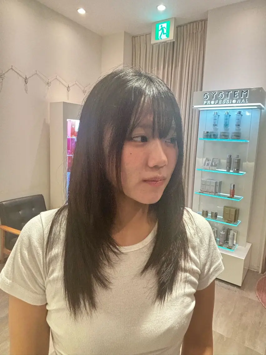 ミディアム レイヤーカット 岩岡 つなみのヘアスタイル