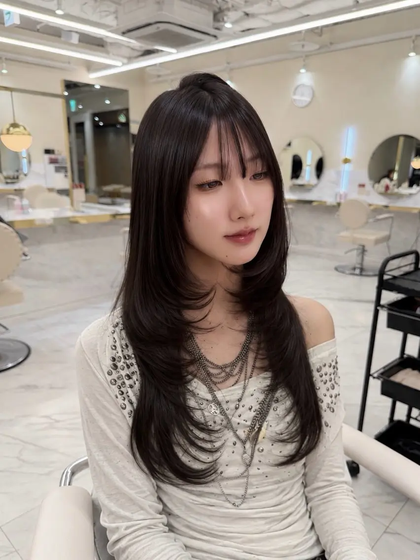 ロング カット hiyori🎀 韓国レイヤーのヘアスタイル