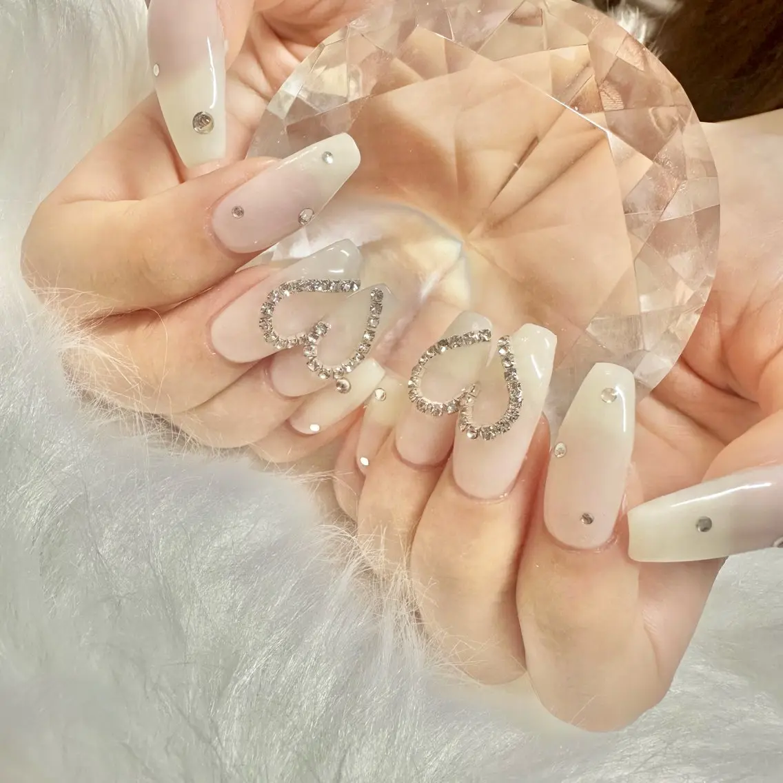 ネイル ハート キラキラネイル 韓国ネイル ストーンネイル ワンホンネイル 🤎CHARME NAIL🤎のネイルデザイン