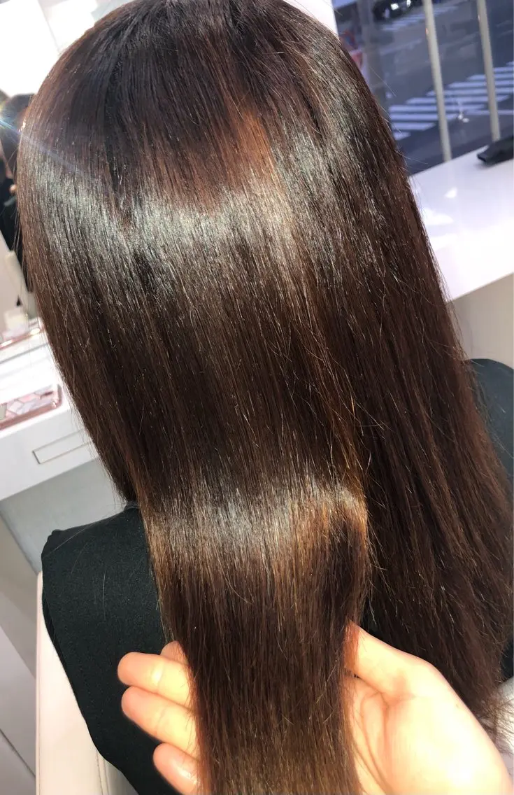 セミロング 糸賀 千穂のヘアスタイル
