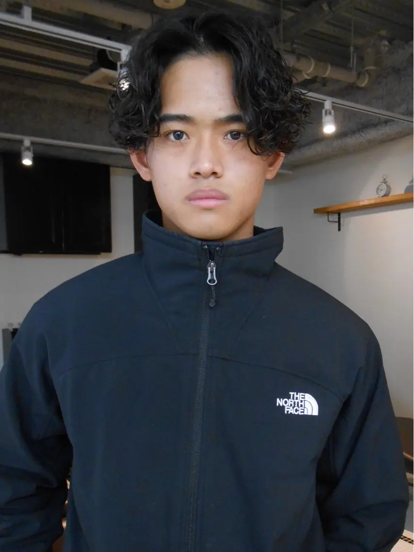 ミディアム パーマ メンズ グランジヘア 無造作ヘアHYUGAのヘアスタイル