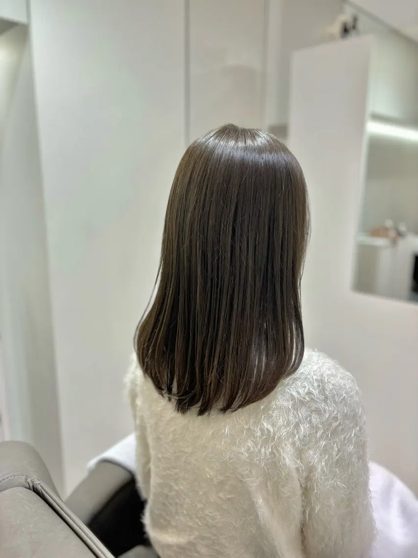 セミロング カット ヘアカラー 白土 さくらのヘアスタイル