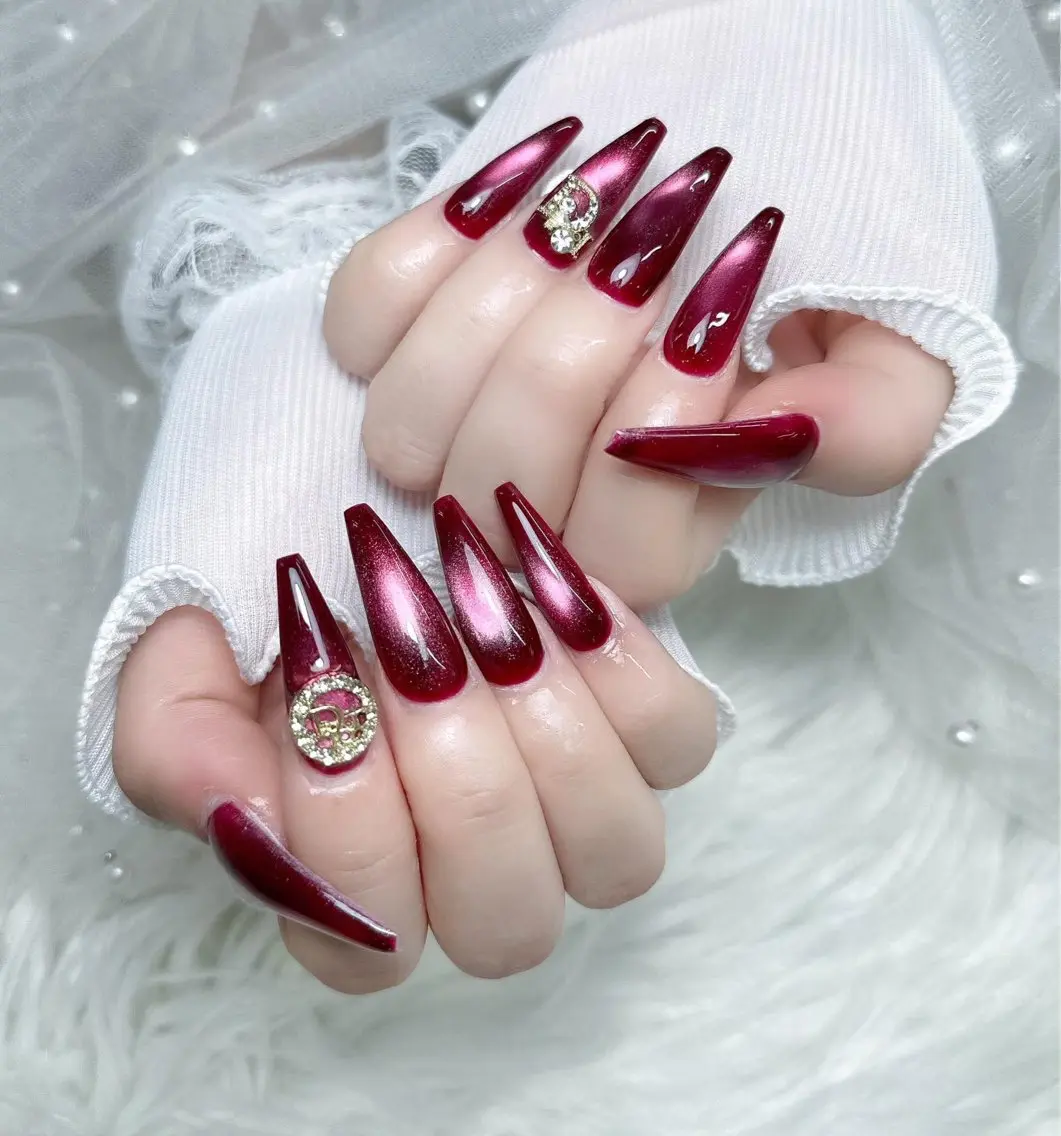 ネイル ジェルネイル キラキラネイル 韓国ネイル 持ち込み ワンホンネイル ハンドネイル ハンドケア Nova Nailのネイルデザイン