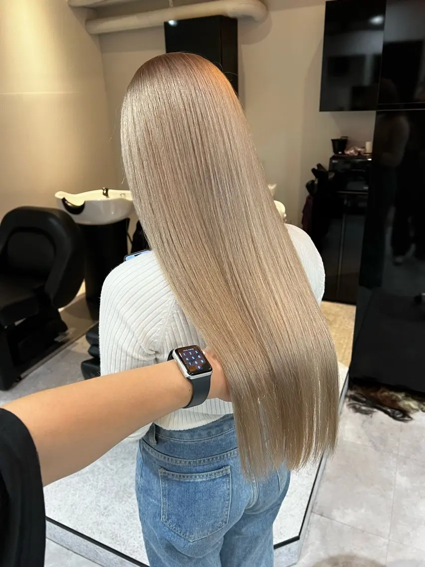 ロング カラー ベージュカラー 黒髪 ハイトーンカラー ハイトーンベージュ ヘアカラー トリートメント PSY(サイ)池袋 金田尚久🎨のヘアスタイル
