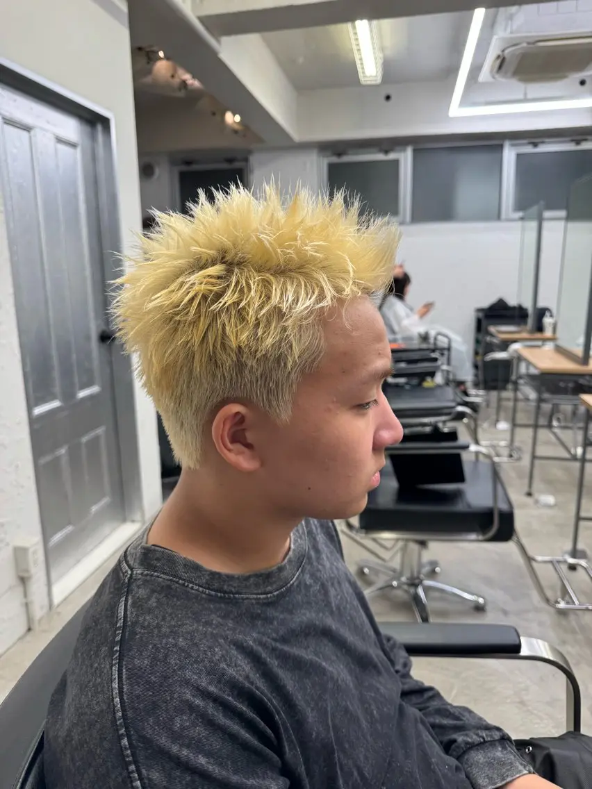 ショート カラー メンズ メンズブリーチ フェードカット メンズショート スキンフェード スパイキーショート カット ヘアカラー トリートメント 💈メンズ特化💈 TASUKUのヘアスタイル