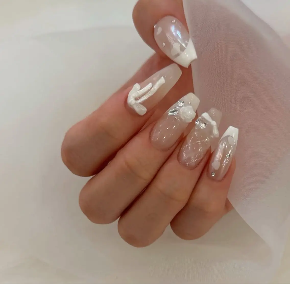 ネイル キラキラネイル マグネットネイル ミラーネイル ニュアンスネイル 春ネイル ハンドネイル Lyna 池袋のネイルデザイン