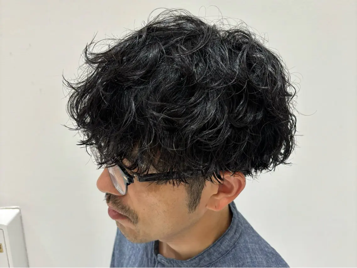 カラー メンズ マッシュ メンズパーマ 刈り上げ 波巻きパーマ カット パーマ トリートメント 下村 琉弥のヘアスタイル