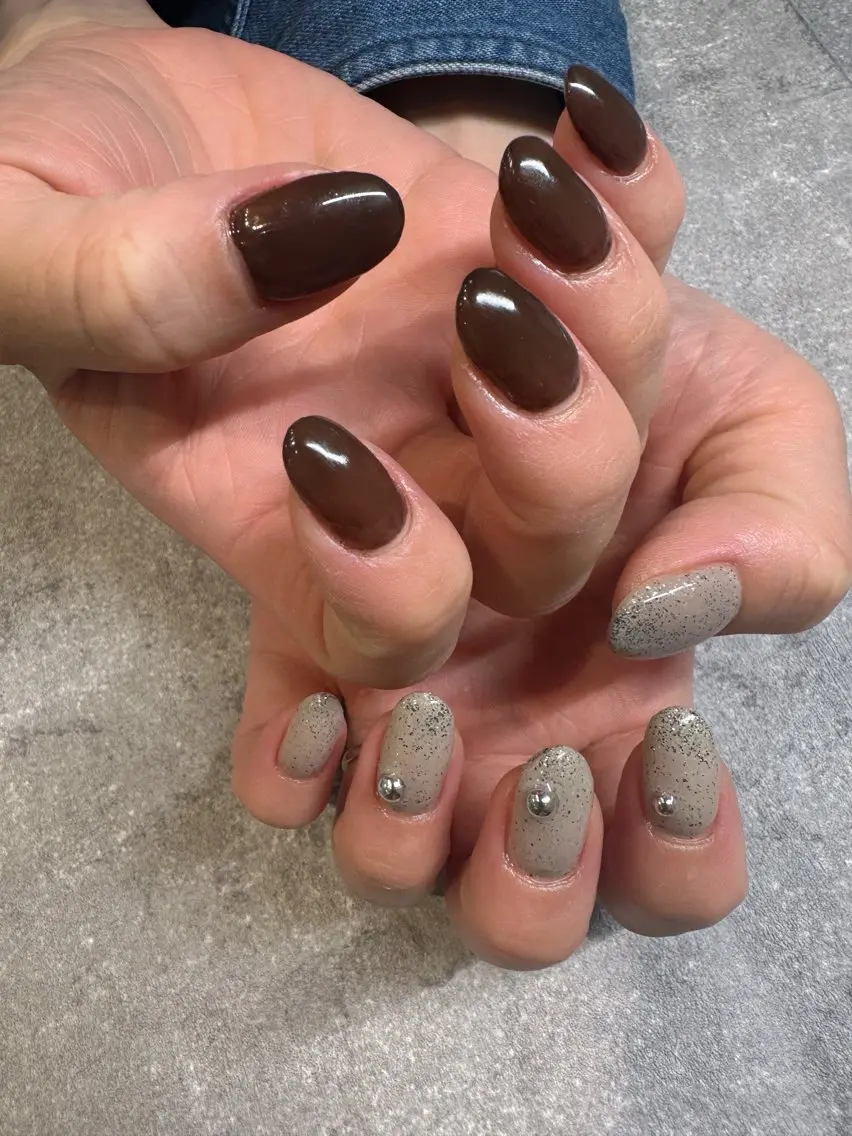 ネイル ブラウン ラメ(グリッター) マットネイル ニュアンスネイル シンプルネイル Sei | cres nailのネイルデザイン