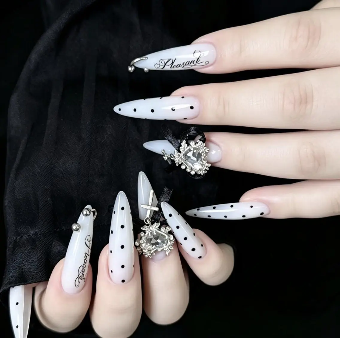 ネイル ハンドネイル 🎀 Ayaka_nailのネイルデザイン