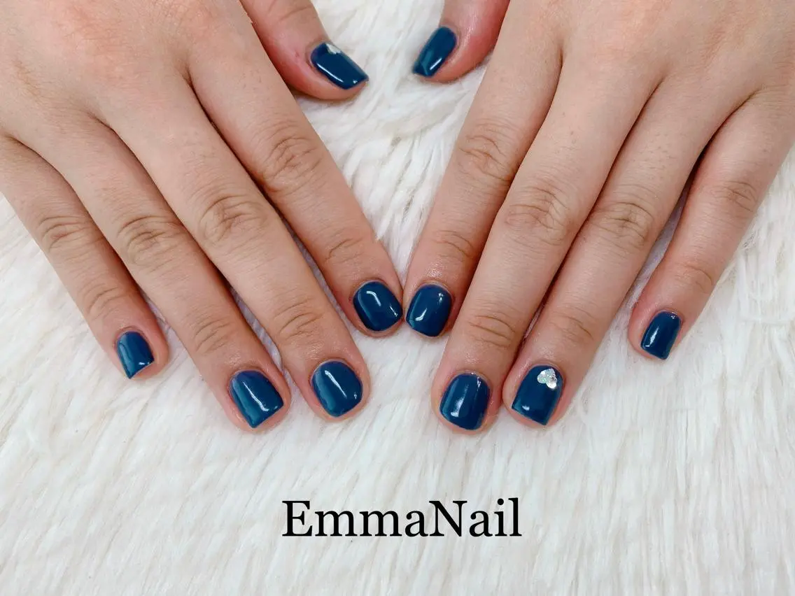 ネイル ハート ネイビー ワンカラーネイル ハンドネイル salon EM&A emiのネイルデザイン