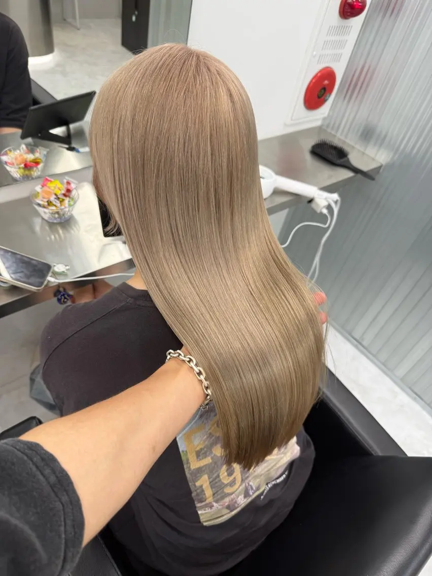 ミディアム ハイトーン特化🎀 LEONのヘアスタイル