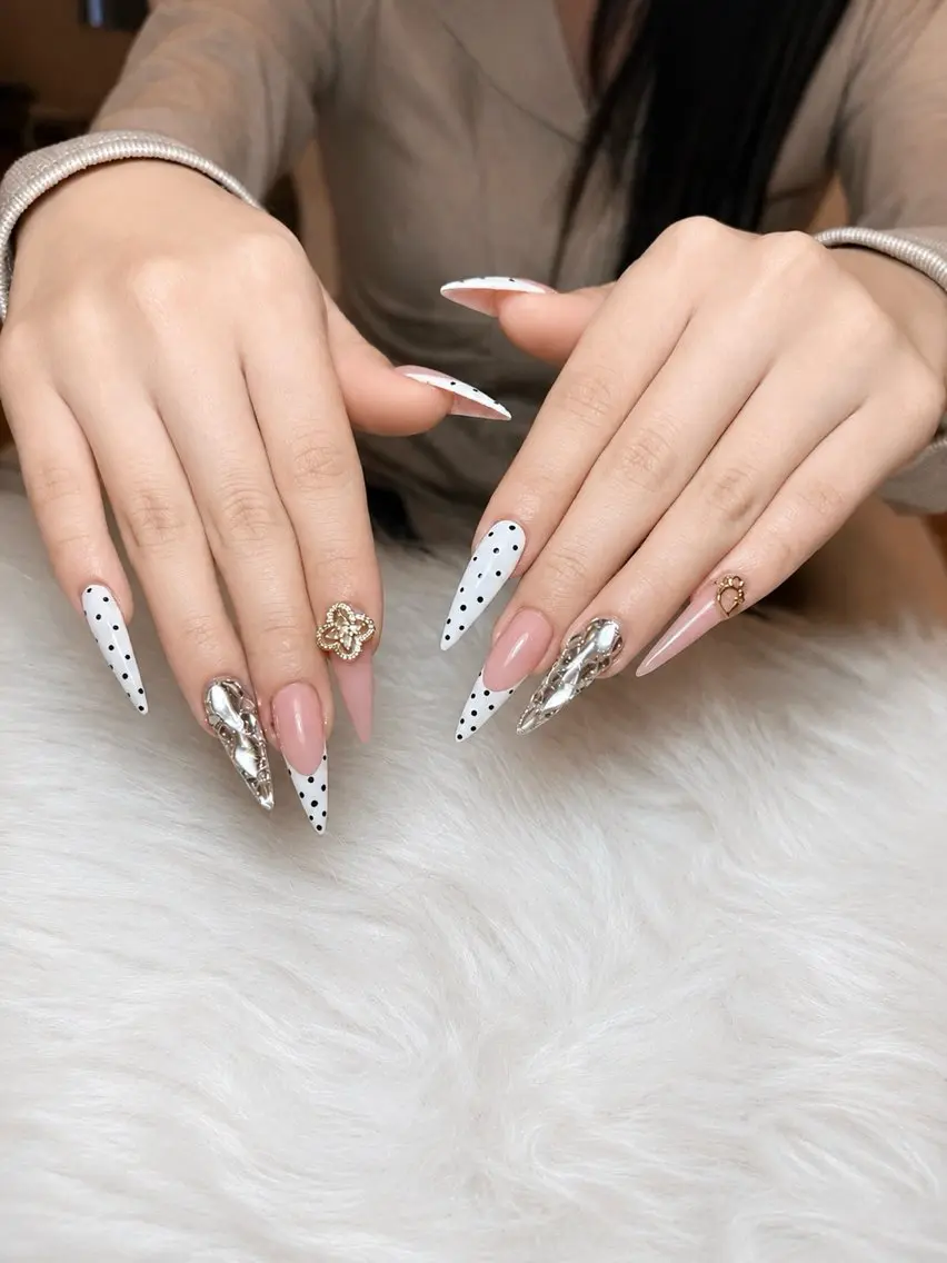 ネイル アートネイル ジェルネイル 韓国ネイル ニュアンスネイル ワンカラーネイル ハンドネイル Queen Nail Salonのネイルデザイン
