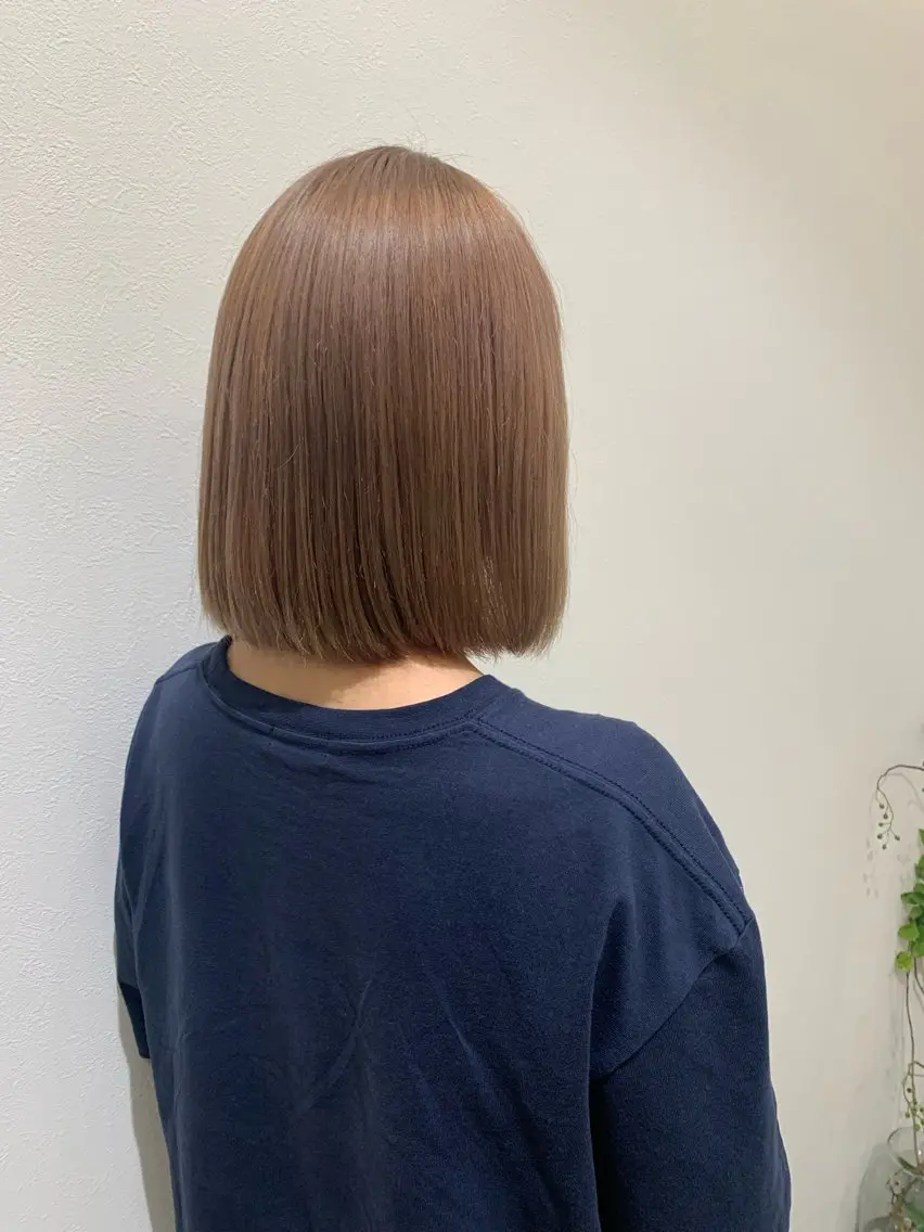 ミディアム カラー ベージュカラー ブリーチ ミルクティーベージュ 前田 美佑のヘアスタイル