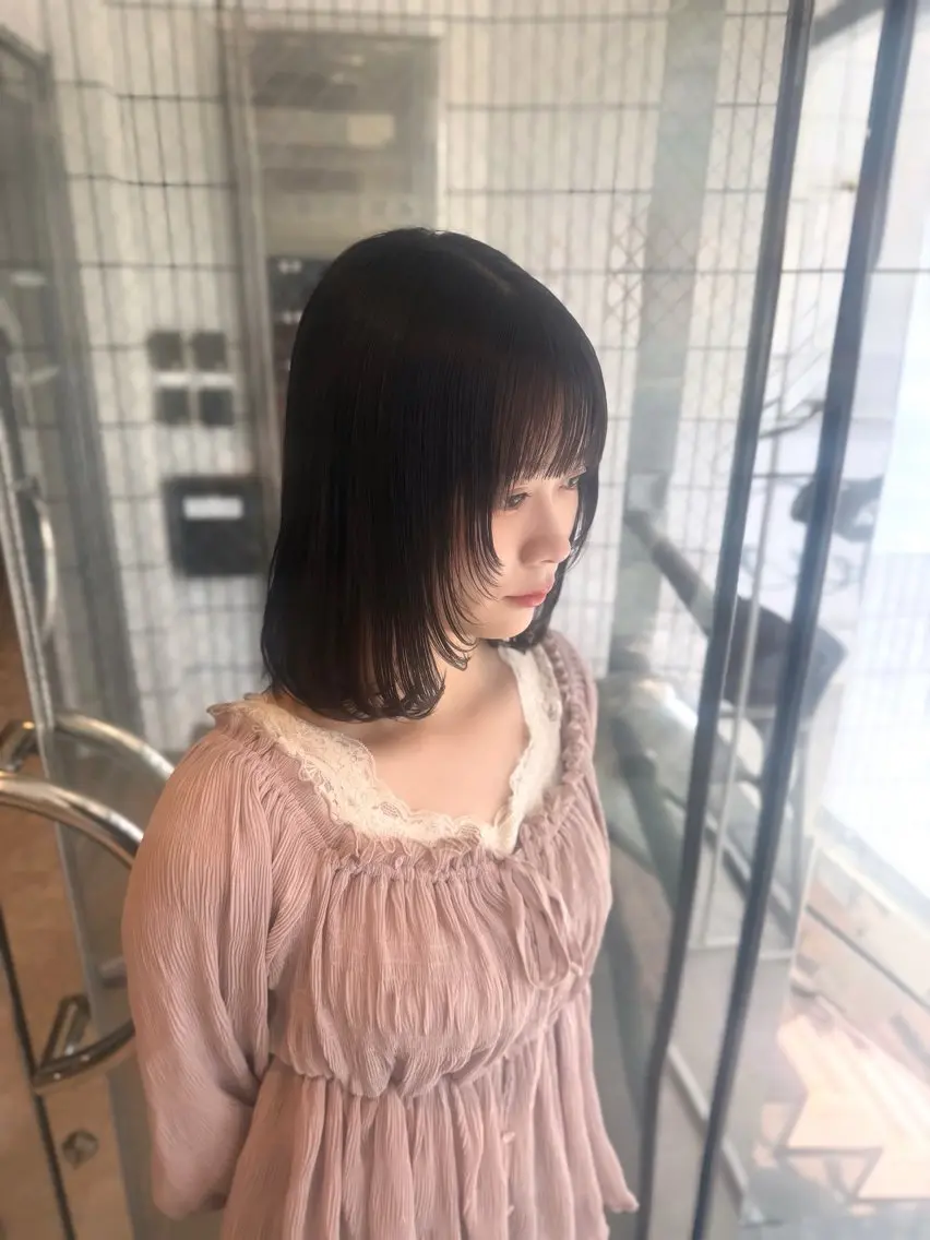 ミディアム カラー カット ヘアカラー ᴍᴏᴇ ‎ 〈 en. 〉のヘアスタイル