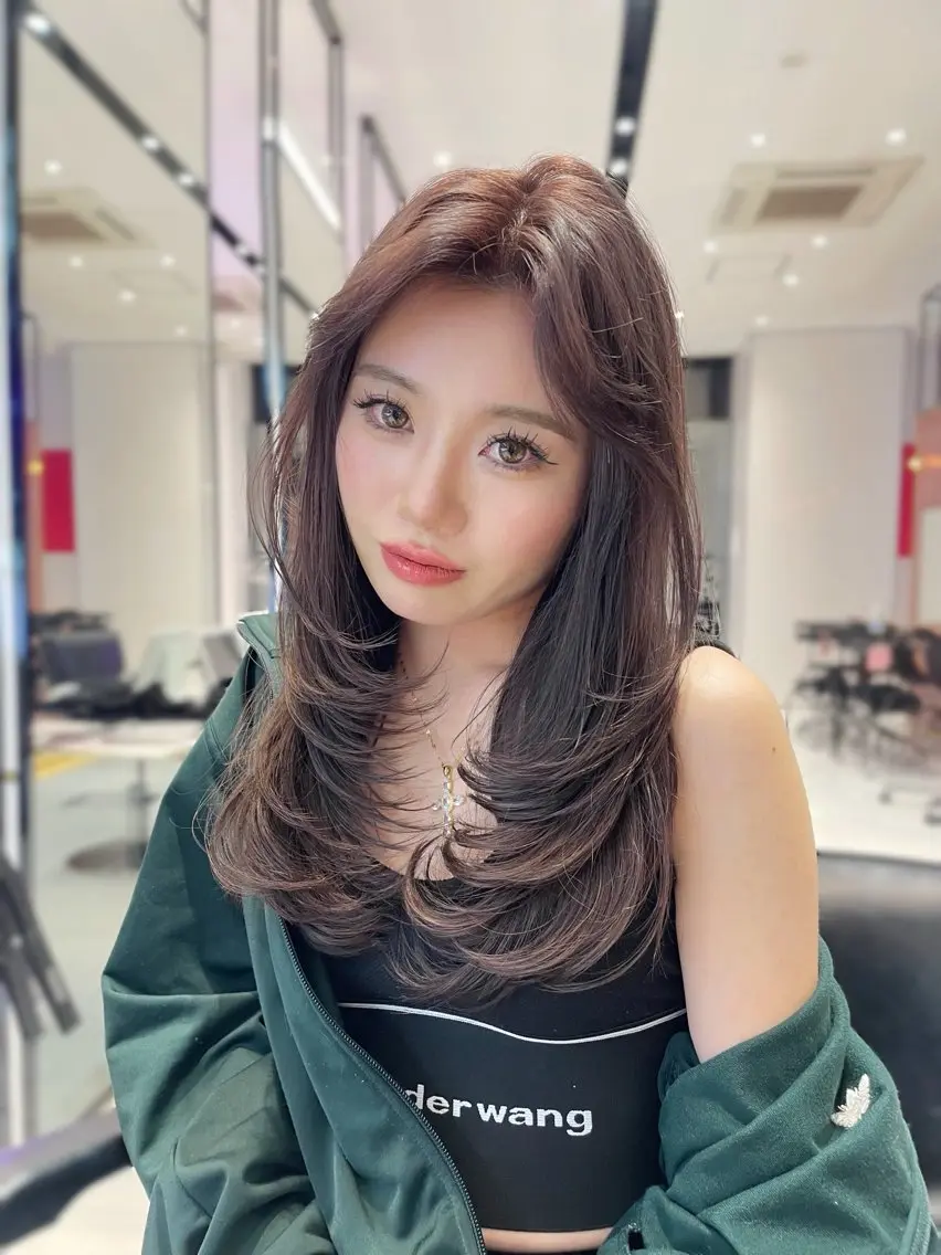 セミロング カラー 透明感カラー グレージュ レイヤーカット 【韓国❤️海外ヘア】 AYAKAのヘアスタイル