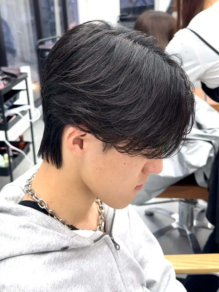メンズ メンズブリーチ センターパート メンズパーマ 岐津公太 メンズ縮毛矯正のプロのヘアスタイル