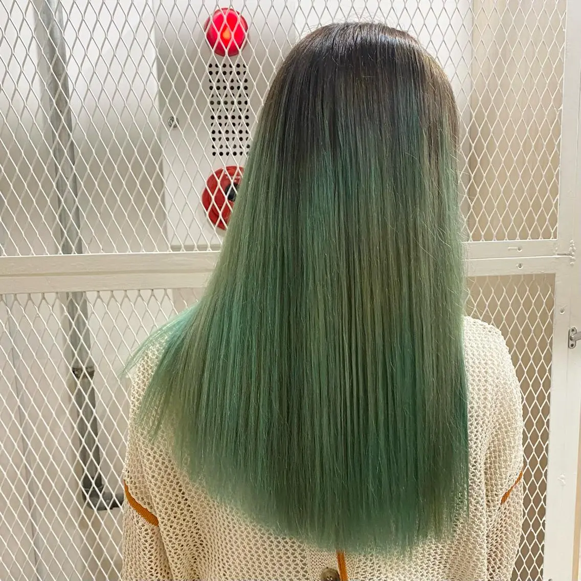 ロング 茜璃/ブリーチカラー /レイヤーカットのヘアスタイル