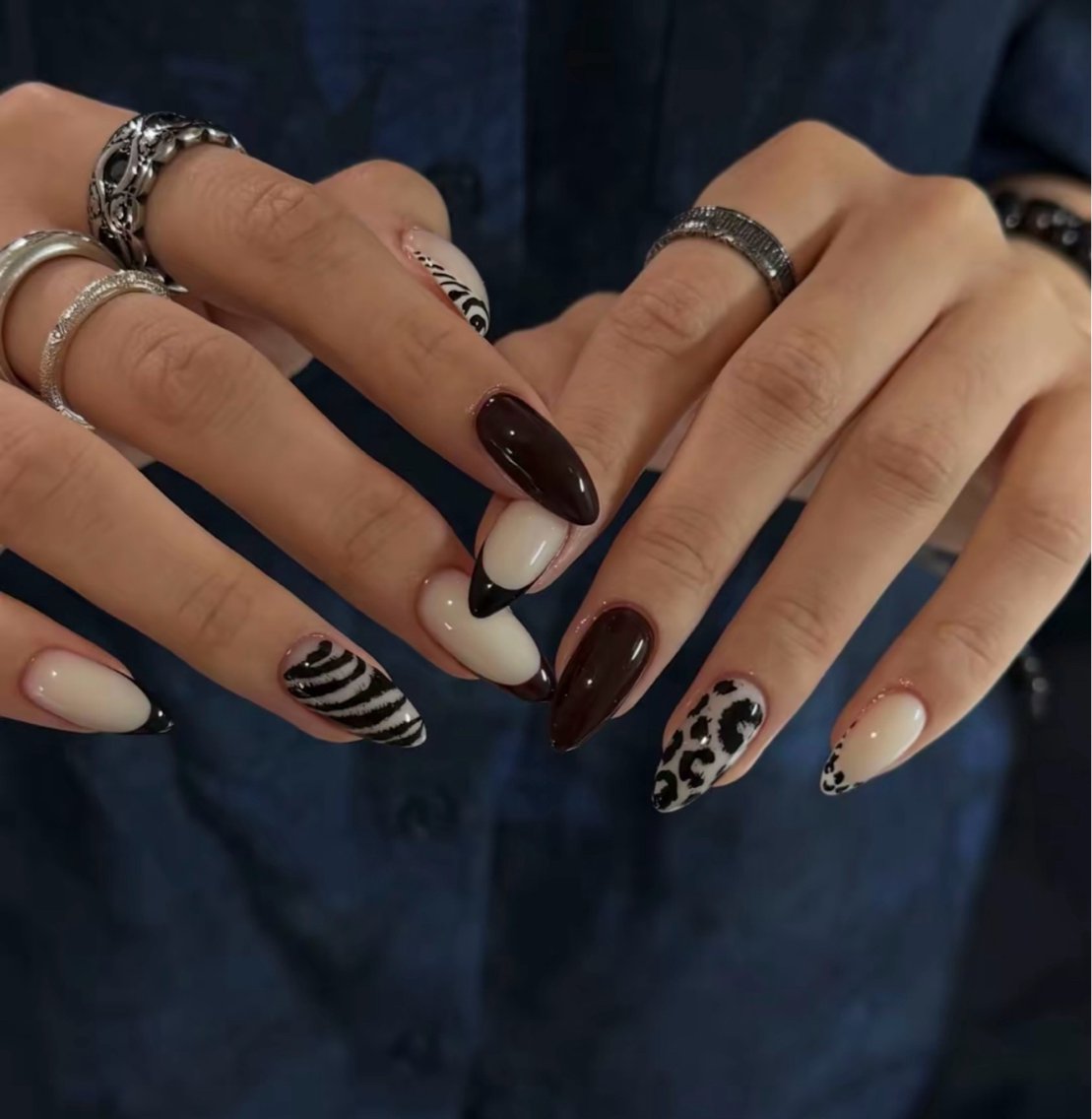 ネイル アートネイル ボルドー 長さ出し ハロウィン キラキラネイル ハンドネイル ハンドケア Mina Aurea Nailのネイルデザイン