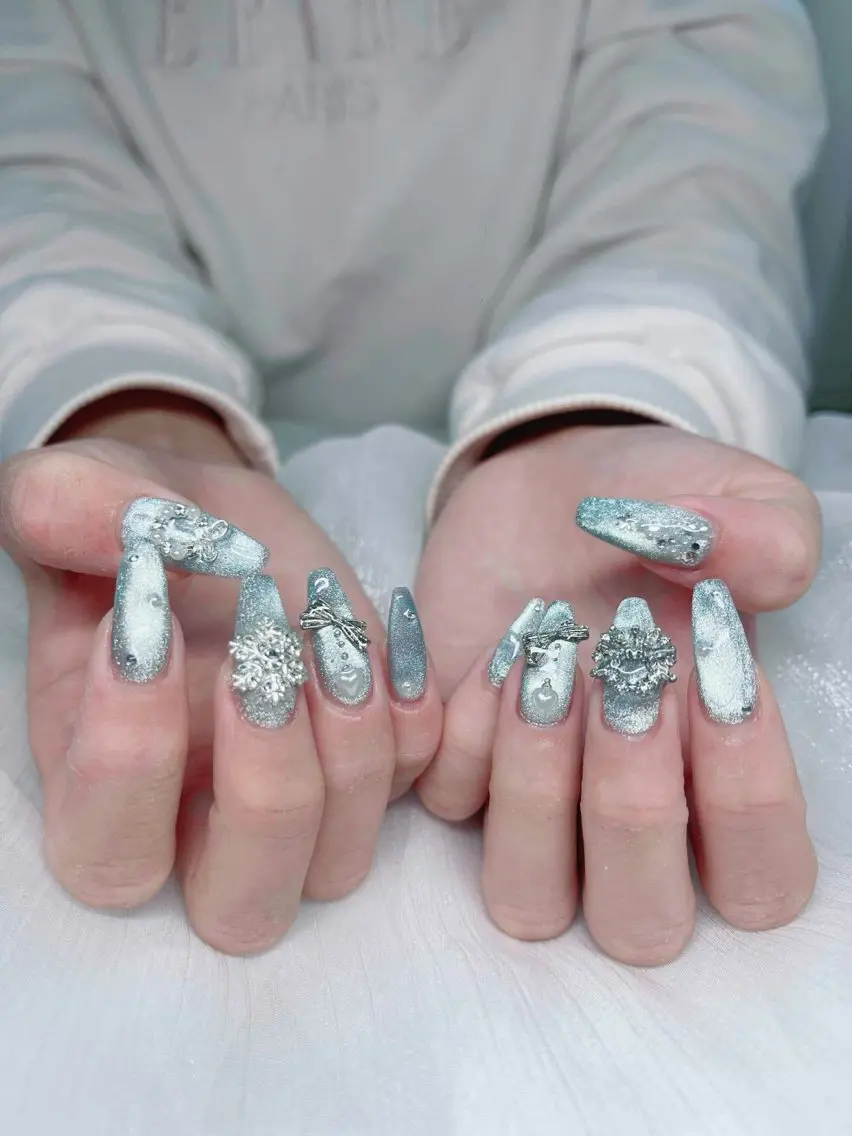 ネイル 成人式 フレンチネイル グラデーション 韓国ネイル マグネットネイル ハンドネイル Squen Nail shinjukuのネイルデザイン