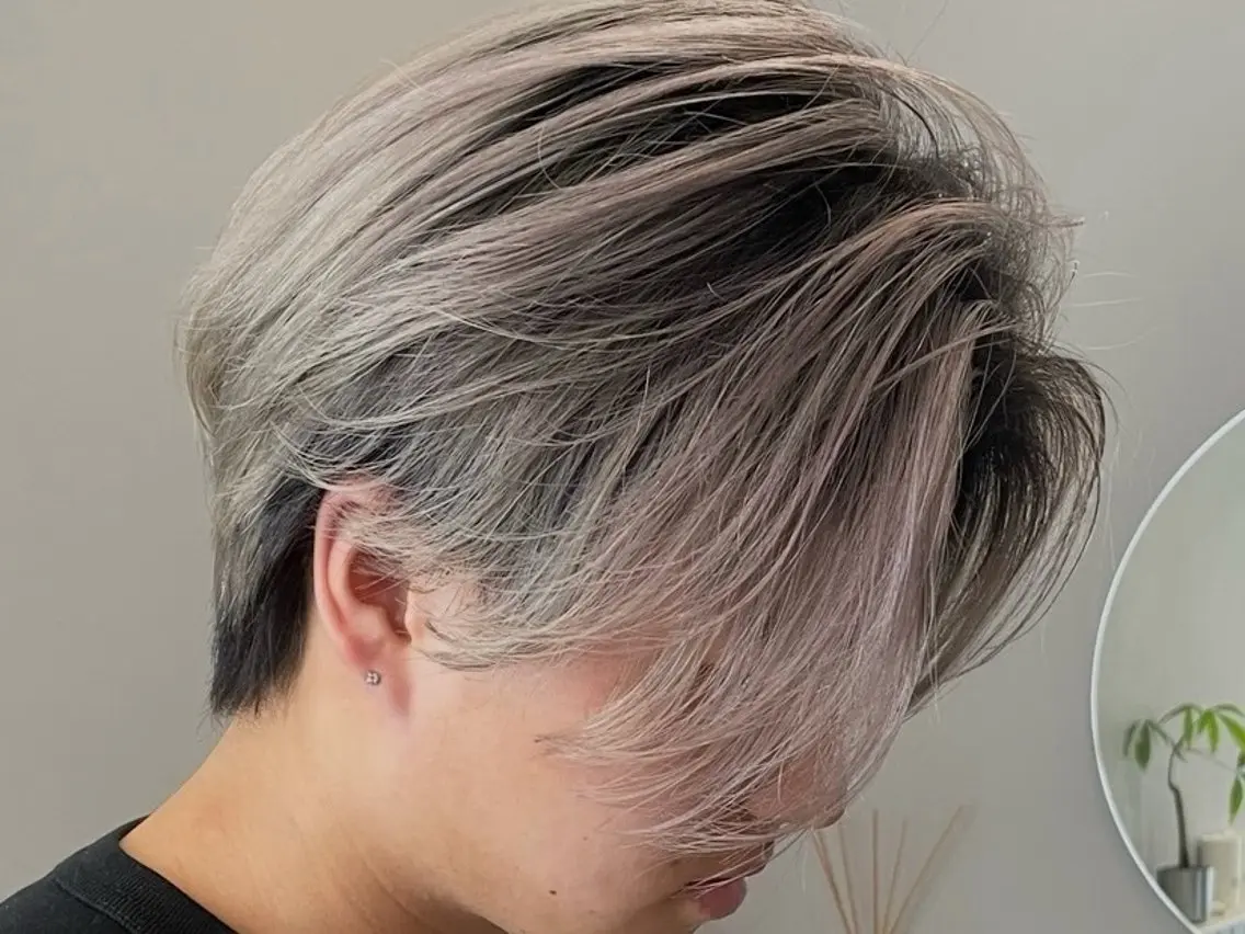 カラー メンズ メンズバレイヤージュ バレイヤージュ シルバー カット ヘアカラー 中川 稜のヘアスタイル