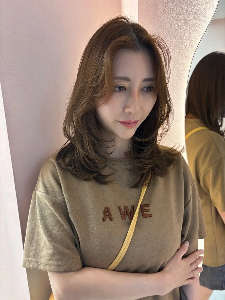 ミディアム カット ヘアカラー YOLO 渋谷 NANAMIのヘアスタイル
