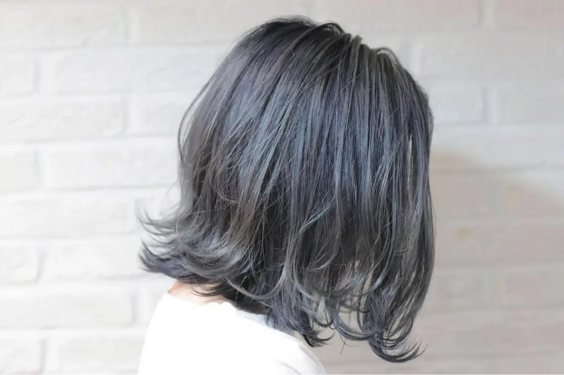 ミディアム カラー ヘアアレンジ ベージュカラー ブリーチ ブルーカラー ブルージュ グレージュ 👑最高級エクステ 👑新宿/タイセイのヘアスタイル