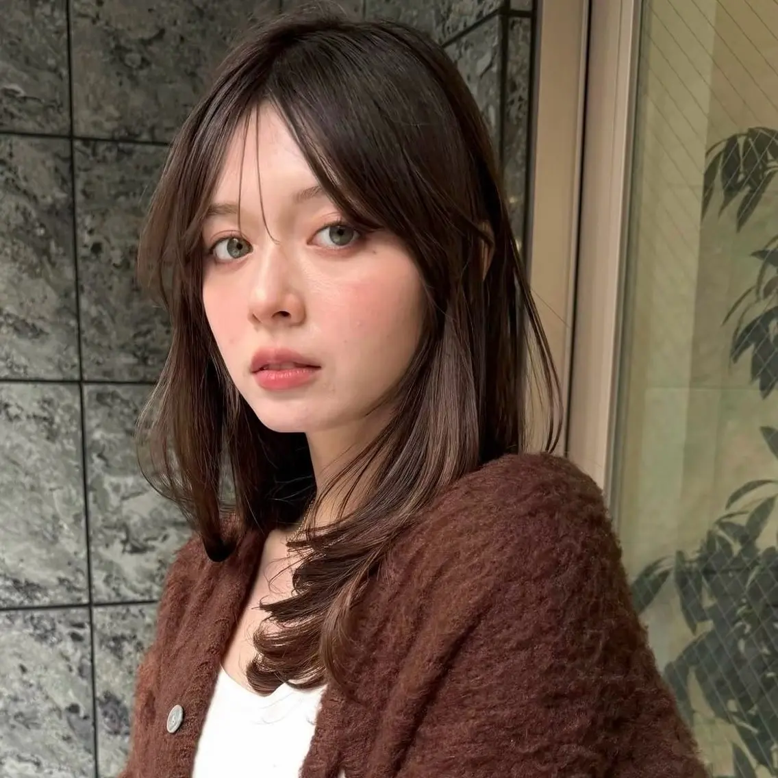 セミロング カラー ヘアアレンジ 内大久保 列夏のヘアスタイル