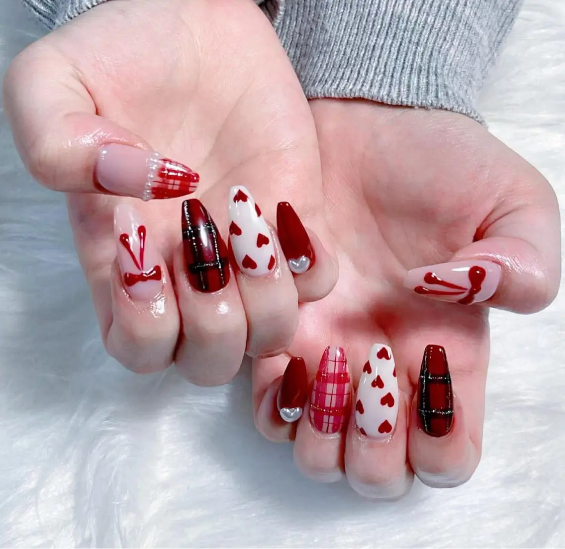 ネイル 長さ出し フレンチネイル グラデーション キラキラネイル 韓国ネイル ハンドネイル Hana Nail Salonのネイルデザイン