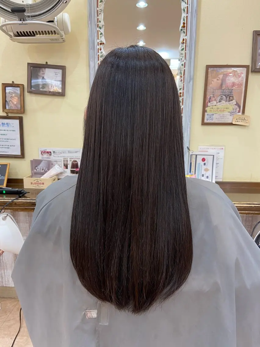 カラー 中村 莉緒のヘアスタイル