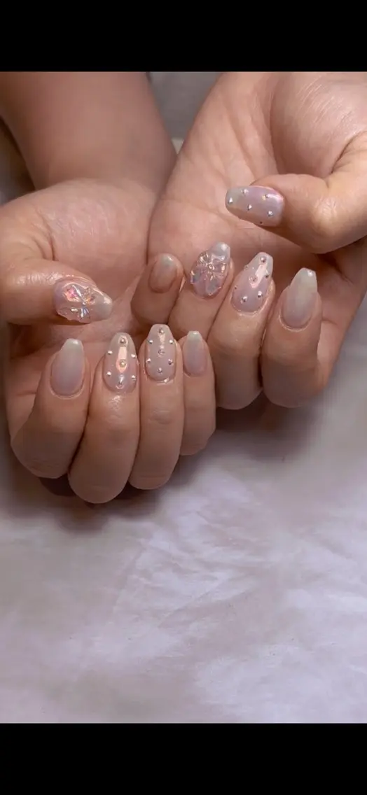 ネイル オーロラネイル 韓国ネイル 持ち込み リボン SUI nailのネイルデザイン