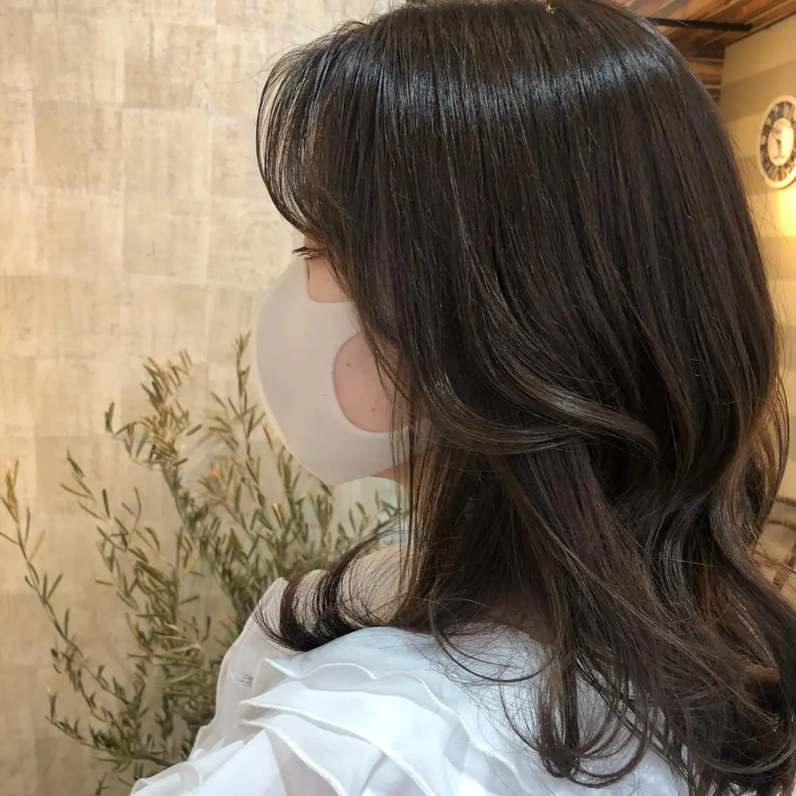 ミディアム カラー 顔まわりレイヤー 顔周りカット レイヤーカット mizuki roan多々良店のヘアスタイル