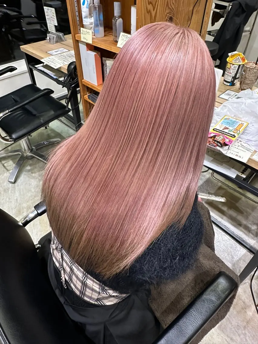 ロング カラー ブリーチ ピンクカラー 伊藤 旭華のヘアスタイル