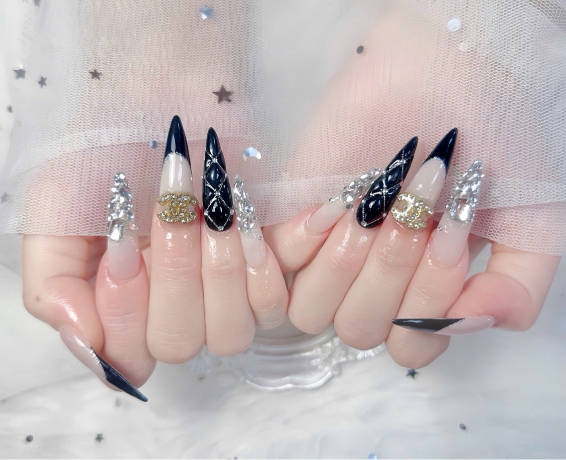 ネイル チークネイル 長さ出し フレンチネイル ジェルネイル グラデーション ハンドネイル THANHTHANH NAILのネイルデザイン