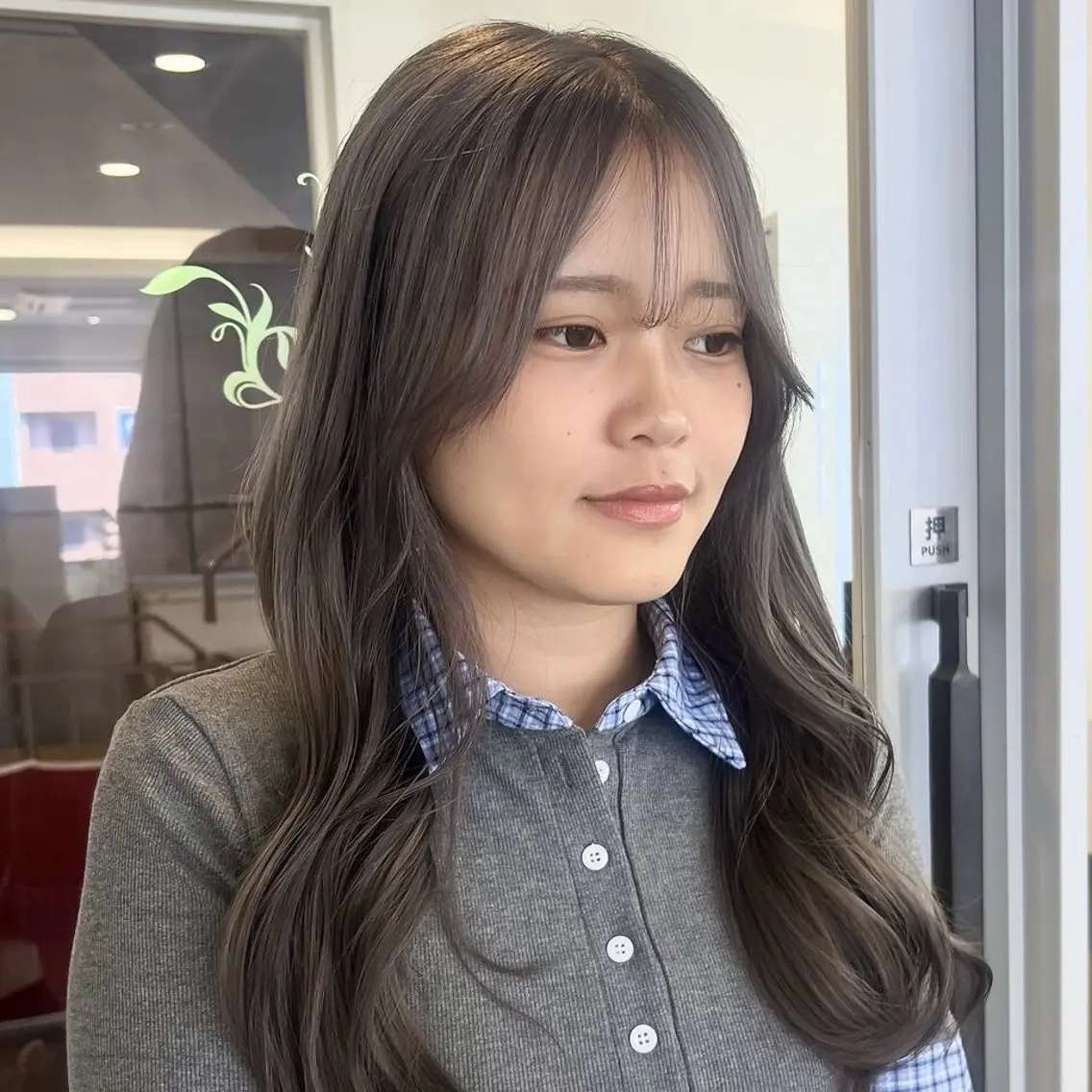 セミロング ヘアカラー 川田 虹心桜のヘアスタイル