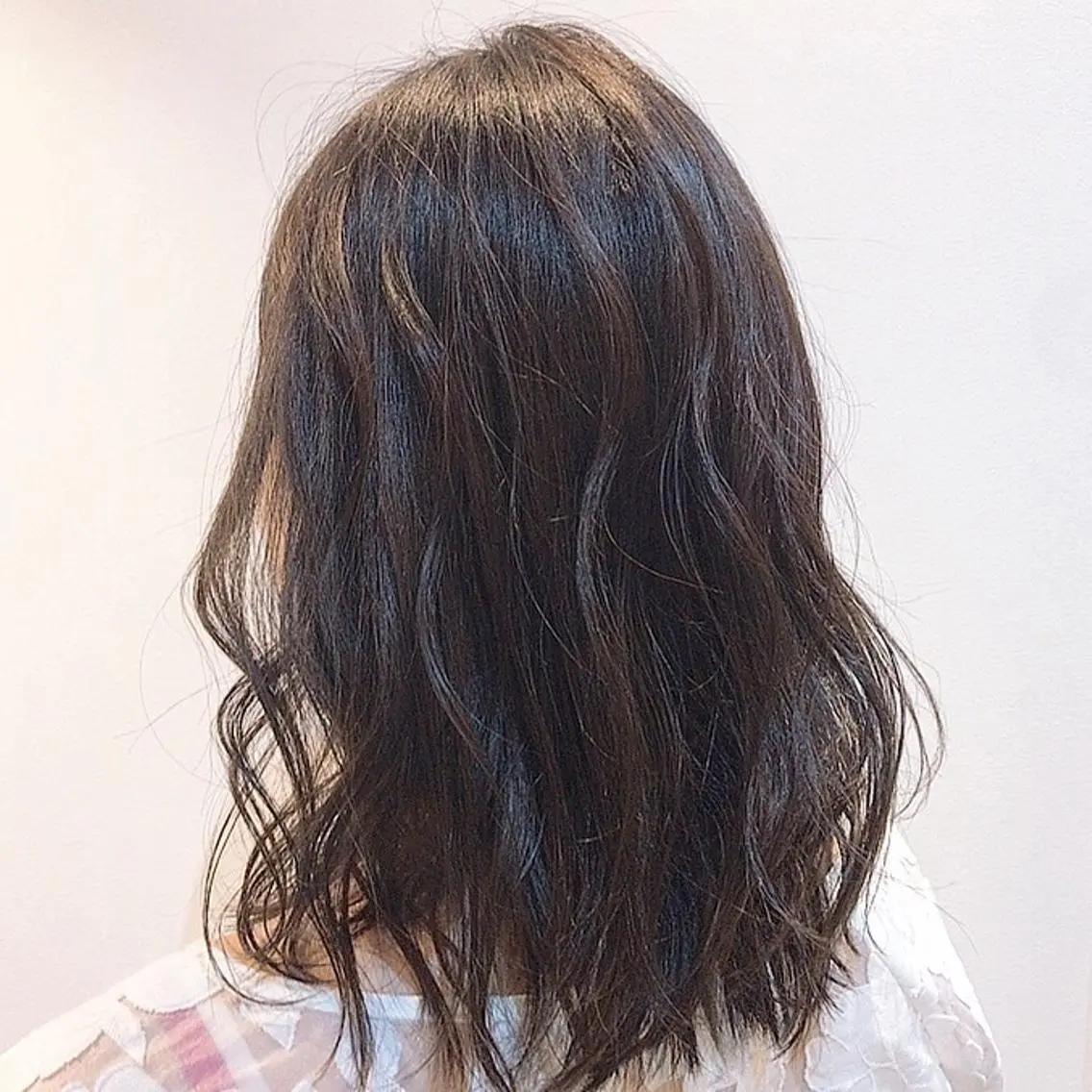セミロング カラー アッシュ ブリーチ 透明感カラー ラベンダーカラー ラベンダーアッシュ 韓国ヘア☁️ mitsukiのヘアスタイル
