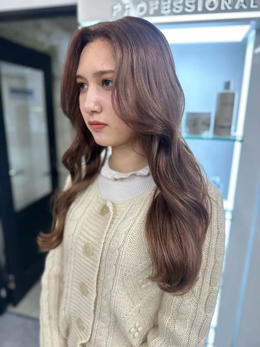 ロング レイヤーカット 瀧優華白髪ぼかし 大人レイヤー🩵のヘアスタイル