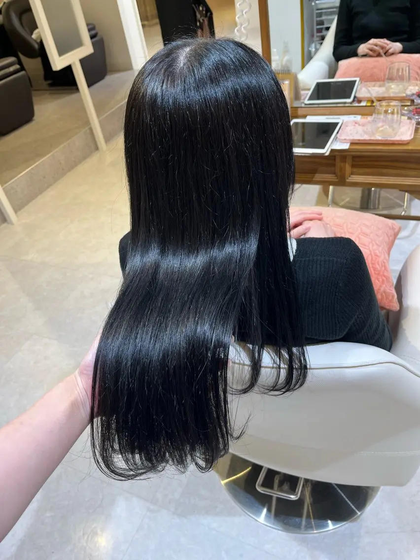 セミロング ヘアカラー 梛木 唯のヘアスタイル