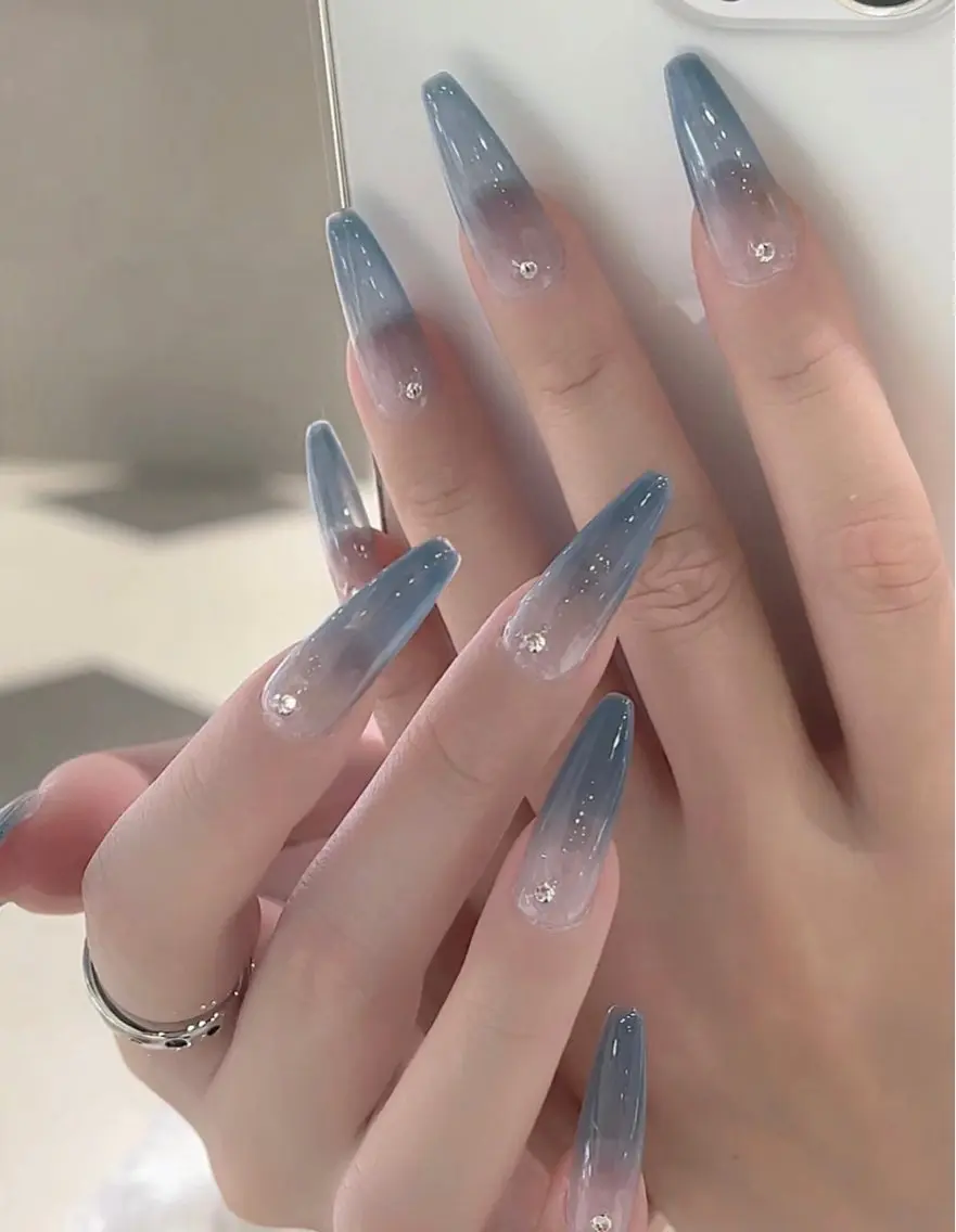 🎊💅🏻長さだし・ラメグラデーション・ケア込み・ミニストーンつけ放題💅🏻💅🏻の写真