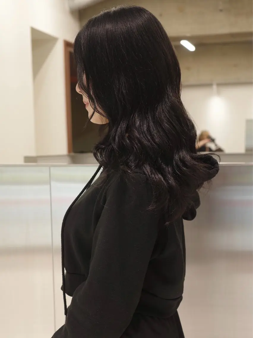 ロング カラー ブリーチ レッドカラー ヘアカラー (h)wim rinのヘアスタイル