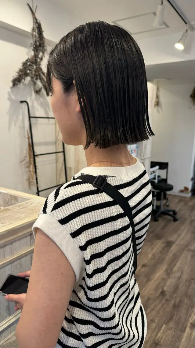 ショート カラー ブルーカラー ブルージュ 透明感カラー ボブ 外ハネヘア カット ヘアカラー トリートメント m ā l o.🌷 サカモトマイコのヘアスタイル