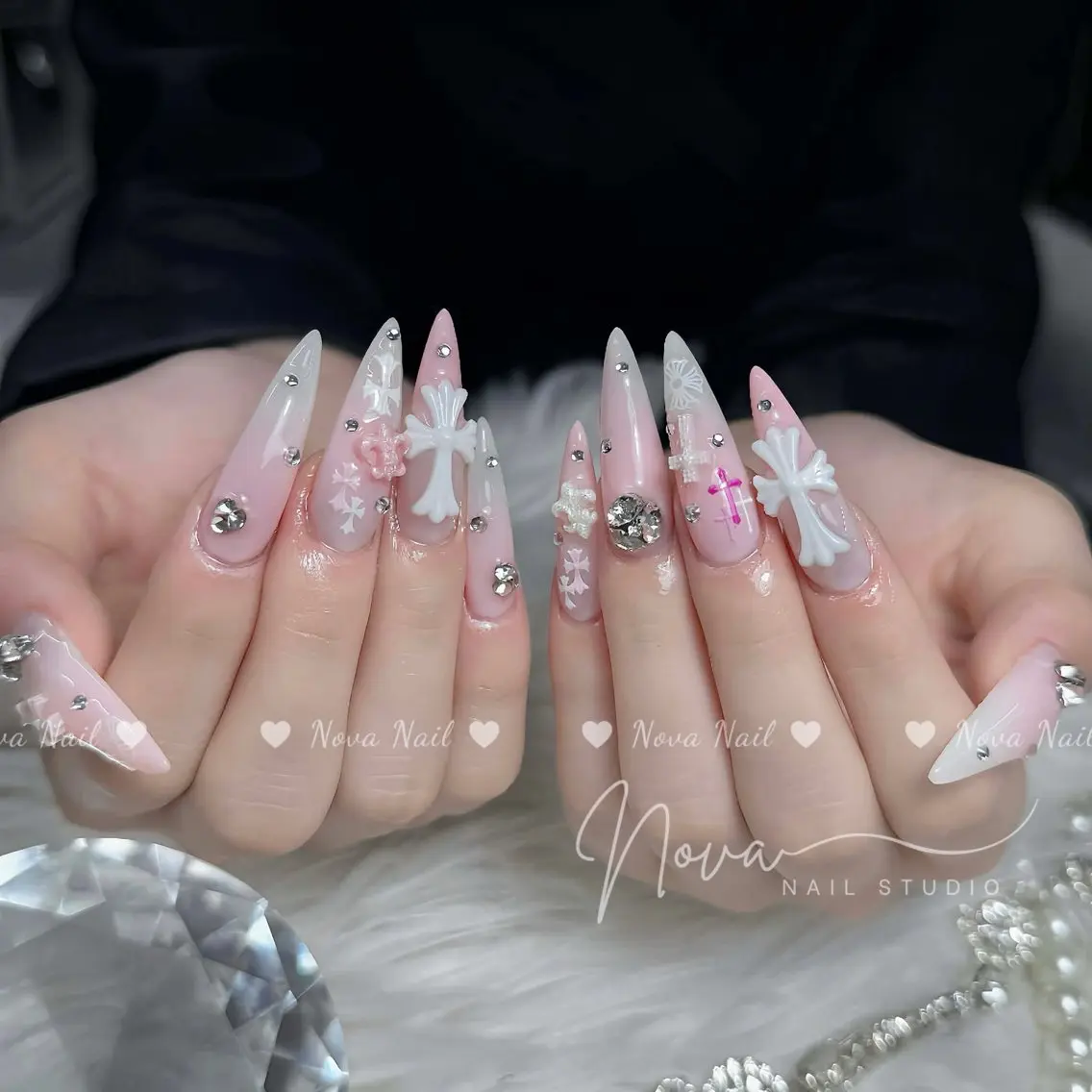 ネイル フレンチネイル ジェルネイル ガーリー キラキラネイル 持ち込み ハンドネイル ハンドケア Kitty Nail Novaのネイルデザイン