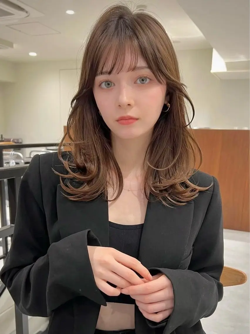 セミロング レイヤーカット ハッシュレイヤー特化のヘアスタイル