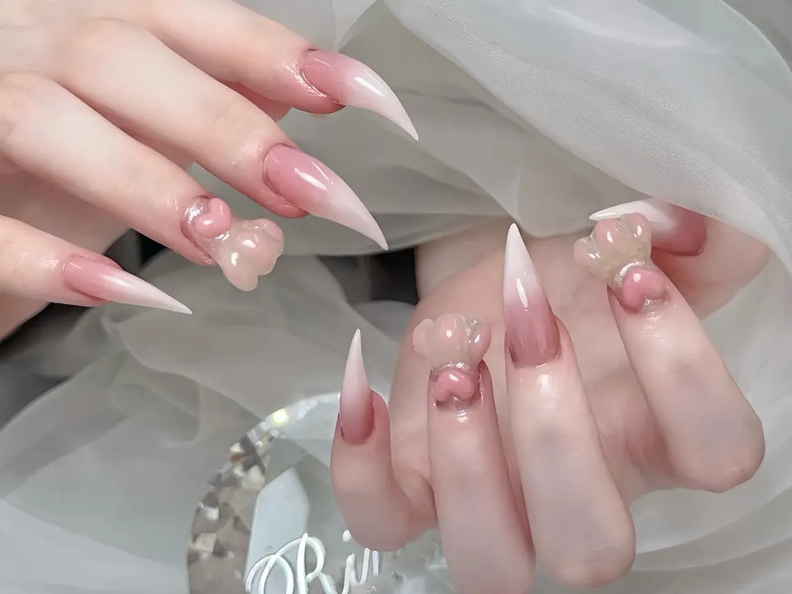 ネイル オーロラネイル ブラウン チークネイル フラッシュネイル フラワーネイル ハンドネイル Rin Nail 新大久保店のネイルデザイン