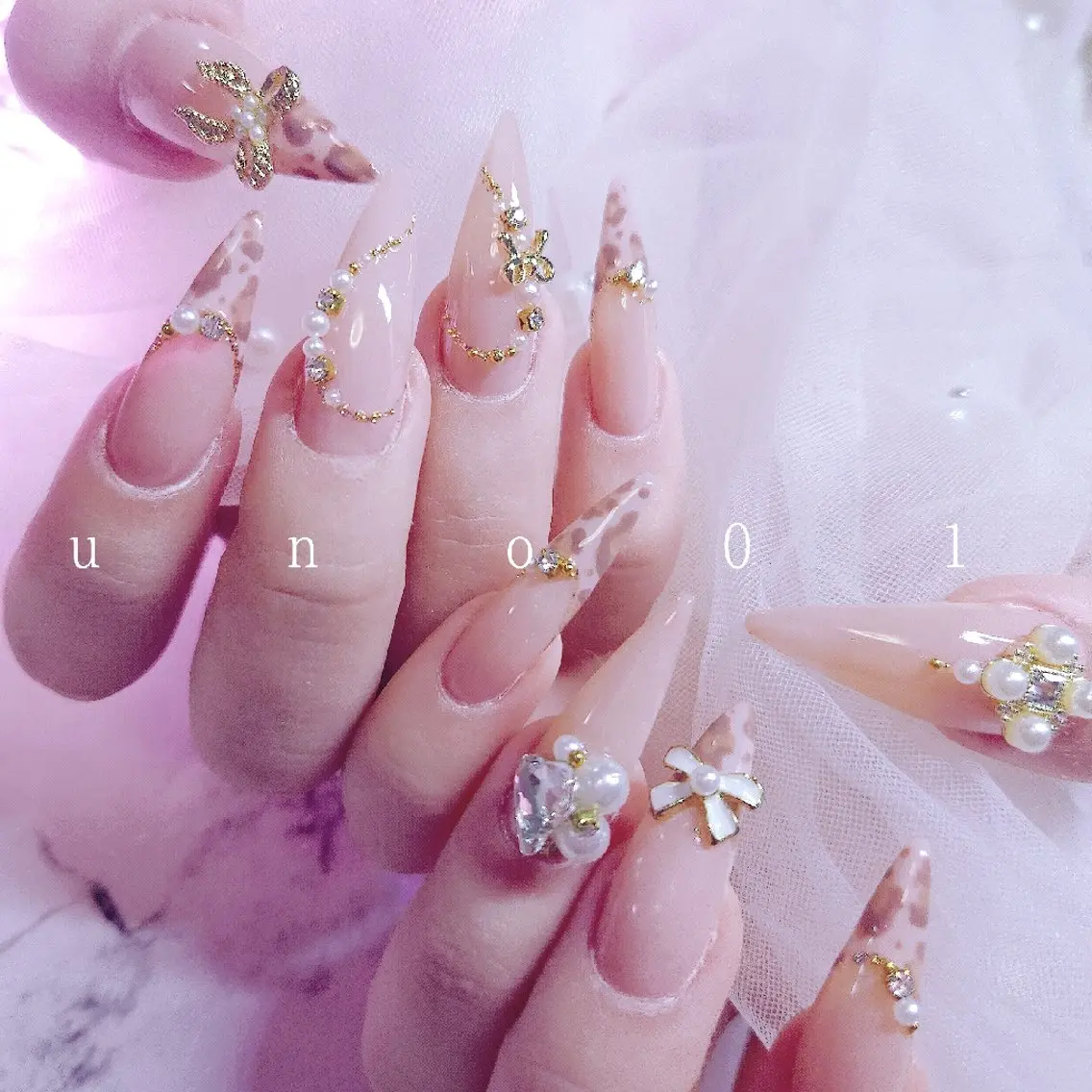 ネイル アートネイル ミディアムネイル ハンドネイル 梅田🦄中崎町🩵 u n o 0 1のネイルデザイン
