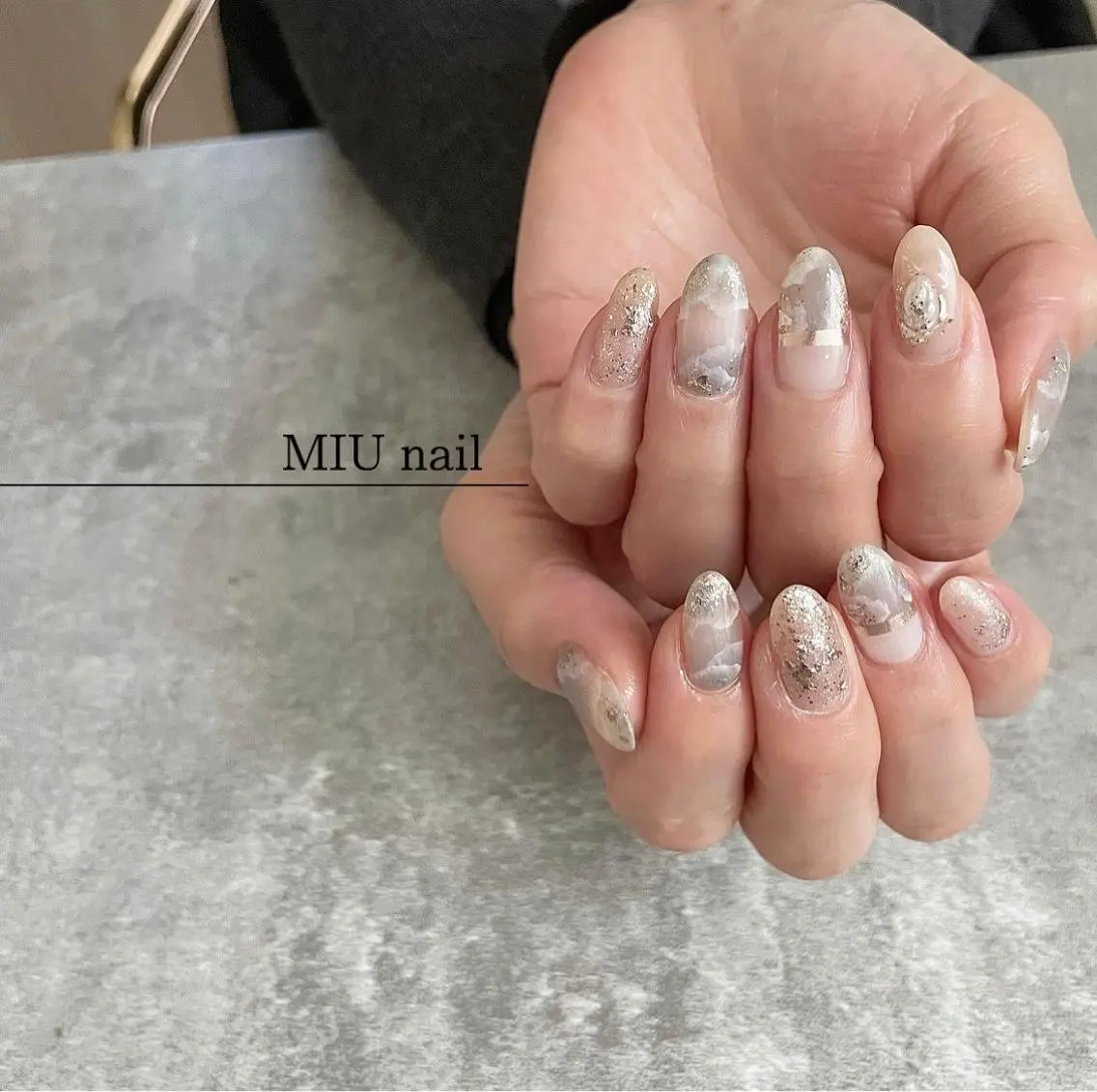 ネイル ブラウン ジェルネイル キラキラネイル ニュアンスネイル オフィスネイル MIU 　nailのネイルデザイン