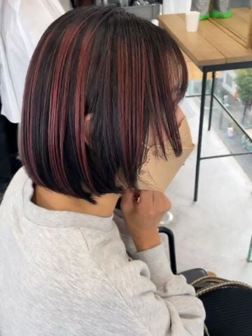 ショート カラー 黒髪 レッドカラー Koharu 髪質改善カラーのヘアスタイル