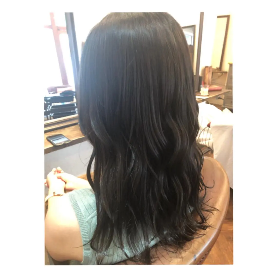 セミロング カラー アッシュ アッシュグレー ブリーチ ブリーチなしカラー まちだ ひとみのヘアスタイル