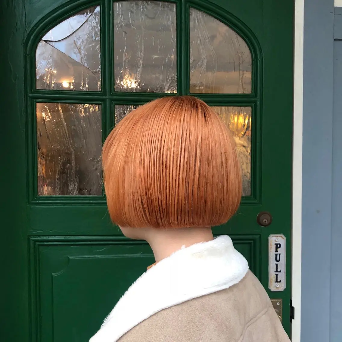 ショート カラー 切りっぱなしボブ ブリーチ ブロンド オレンジ ボブ カット ヘッドスパ BRITS 渡辺 菜々子のヘアスタイル